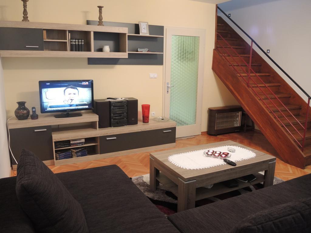 Apartment In Centre For 7 سبليت الغرفة الصورة