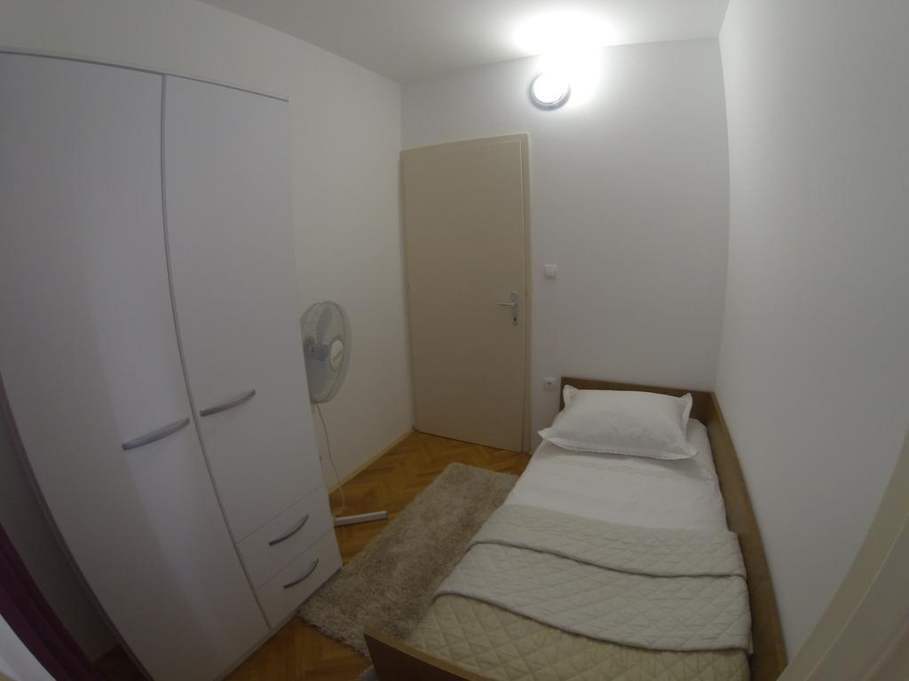 Apartment In Centre For 7 سبليت الغرفة الصورة