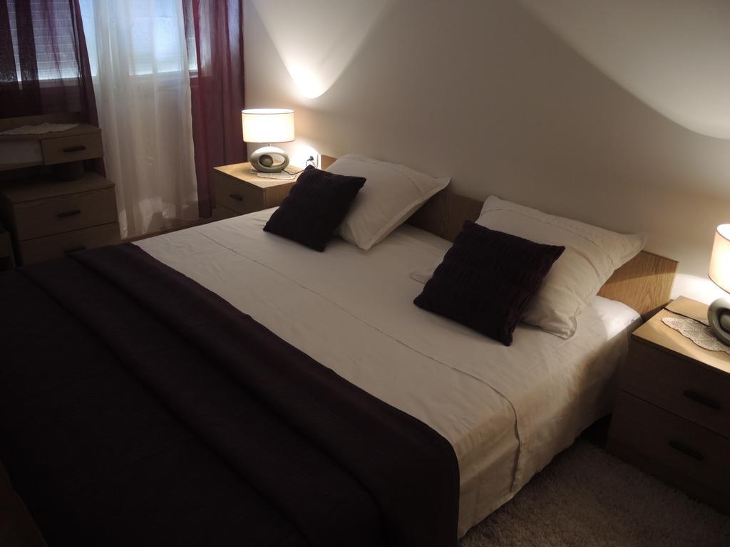 Apartment In Centre For 7 سبليت الغرفة الصورة
